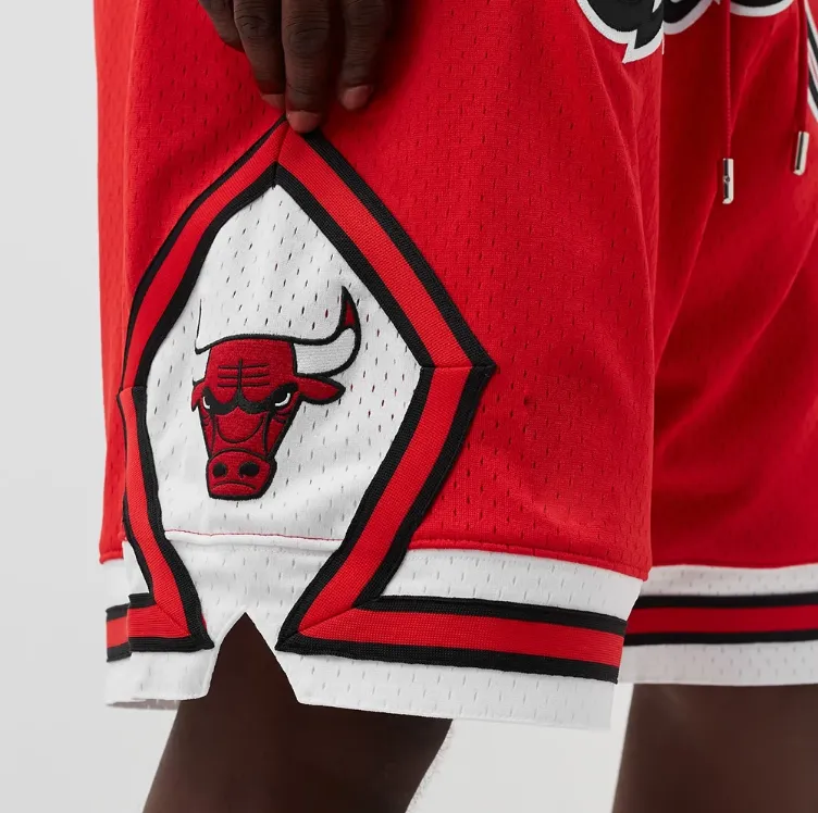 HOOPER BULLS VINTAGE BASKETBALL SHORT IN RED